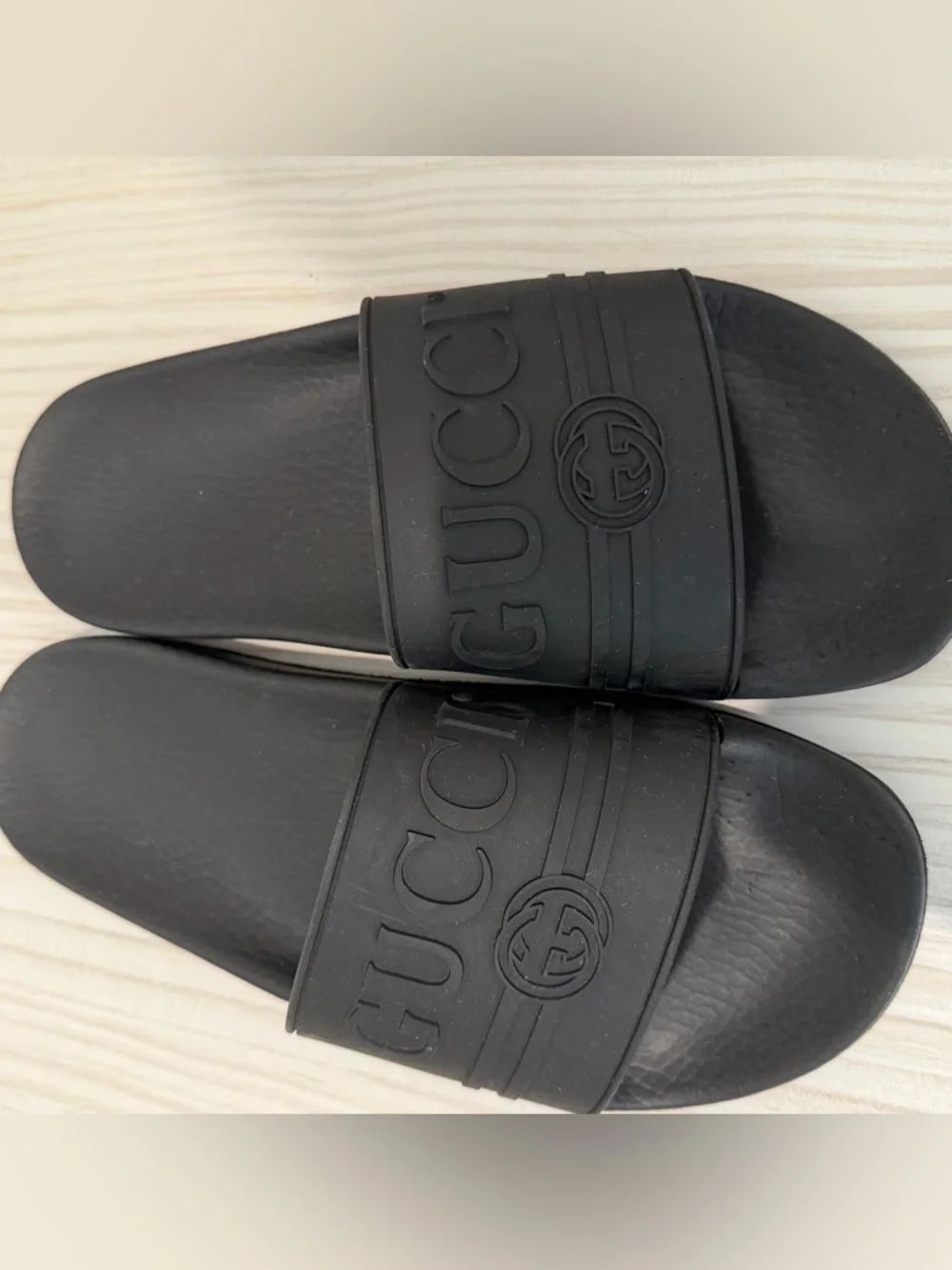 Gucci women’s black slides with gucci logo